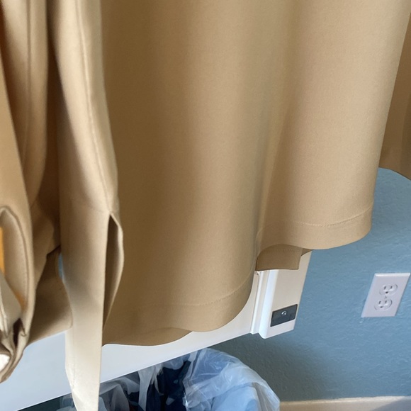 Beautiful silk top - Picture 8 of 16